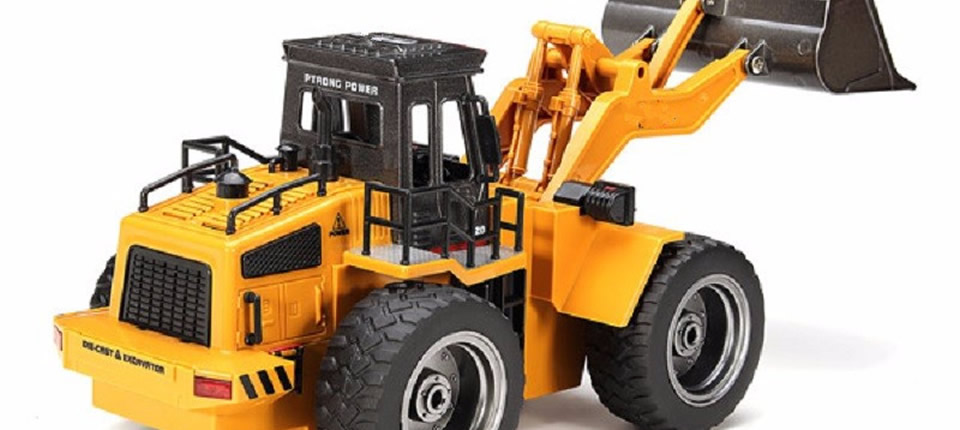 51 2 - HuiNa-Toys 1520 Six-Channel 1 or 18RC Metal Bulldozer Charging RC Car Review